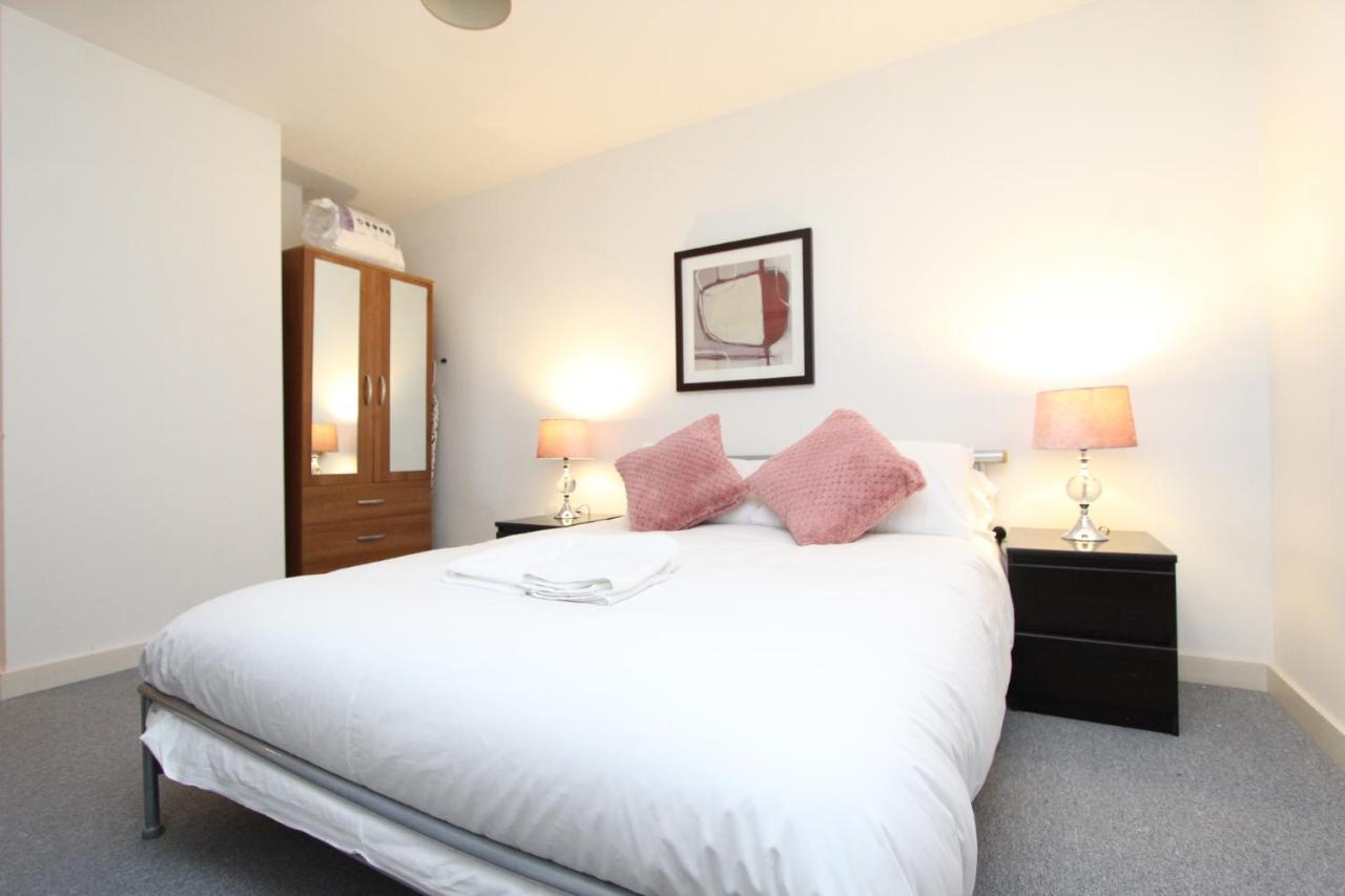 לונדון Spacious 1- Bedroom Apartment In E16 מראה חיצוני תמונה