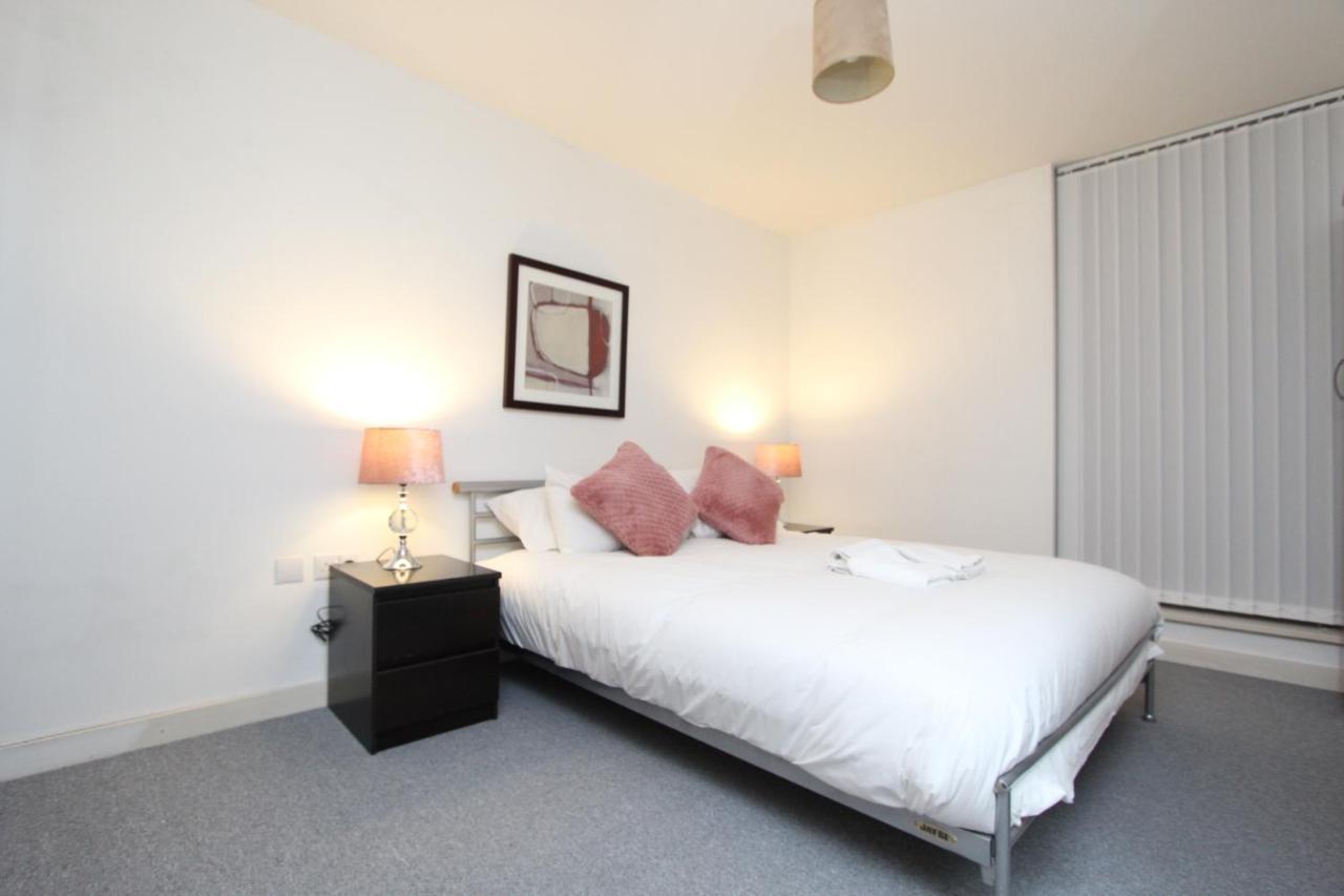 לונדון Spacious 1- Bedroom Apartment In E16 מראה חיצוני תמונה
